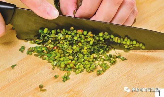 香椿芽拌豆腐用老豆腐还是嫩豆腐,香椿芽拌豆腐最正宗的做法