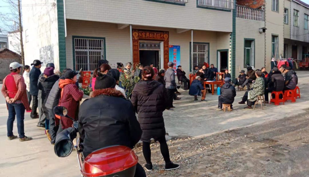 高岭乡的扶贫夜校，群众工作——服气、顺气、洋气！