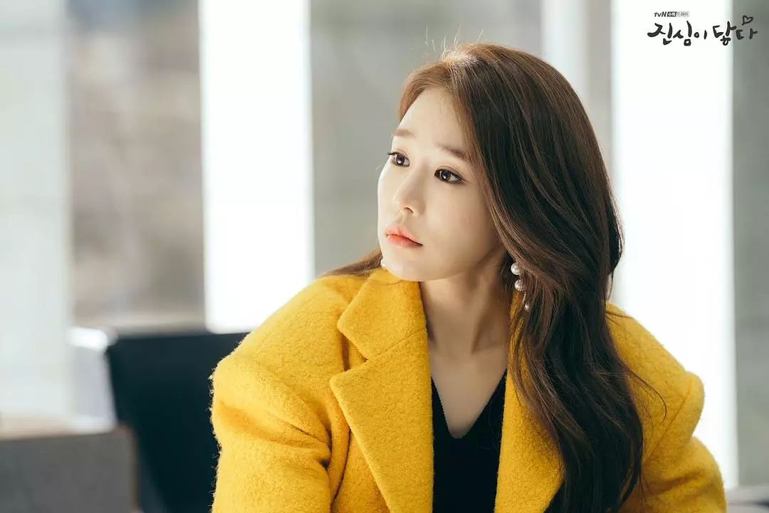 戚薇用的四色眼影,戚薇画繁星四月妆