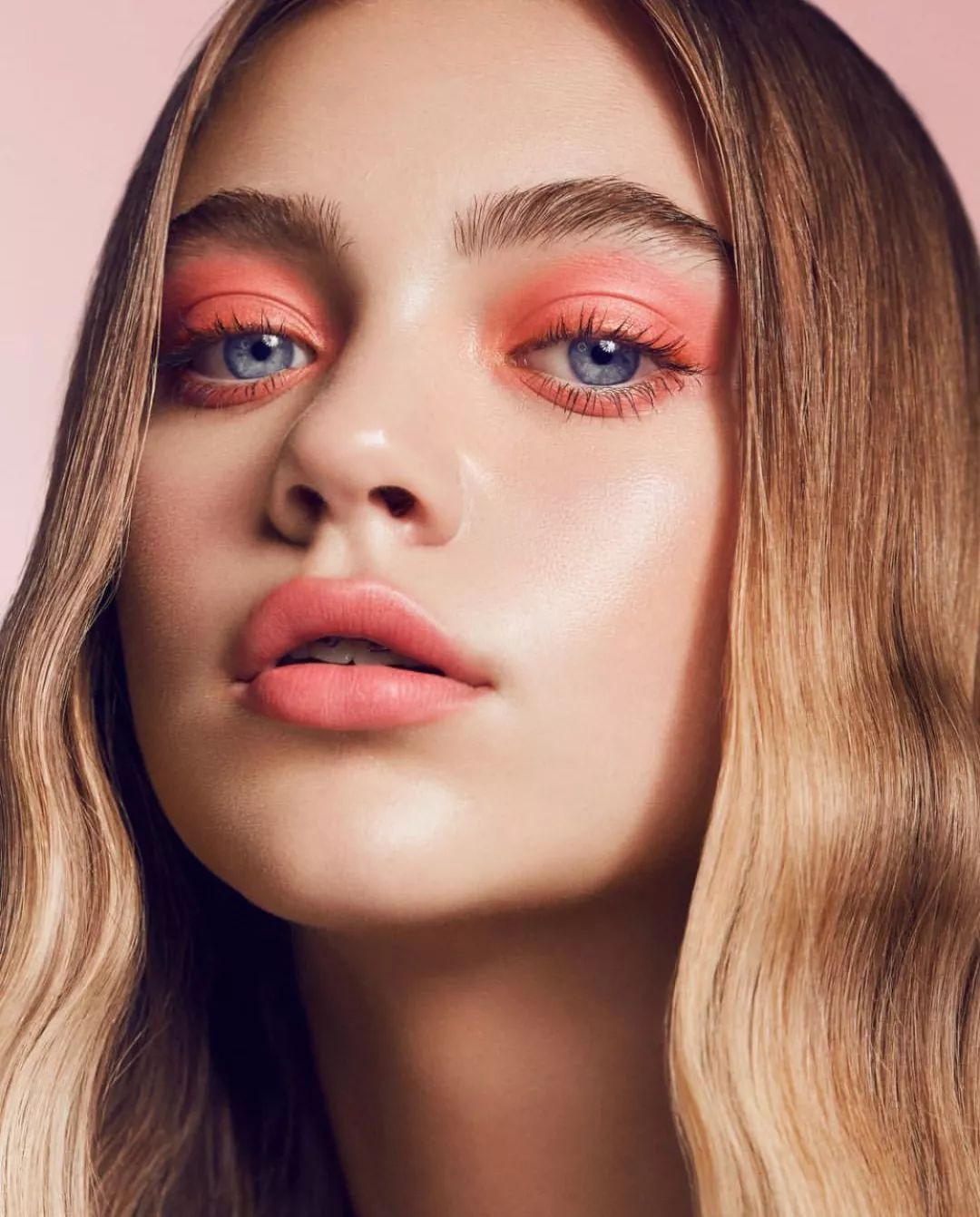 戚薇用的四色眼影,戚薇画繁星四月妆