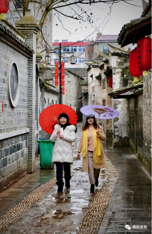 一位临江游子的故乡情：烟雨临江