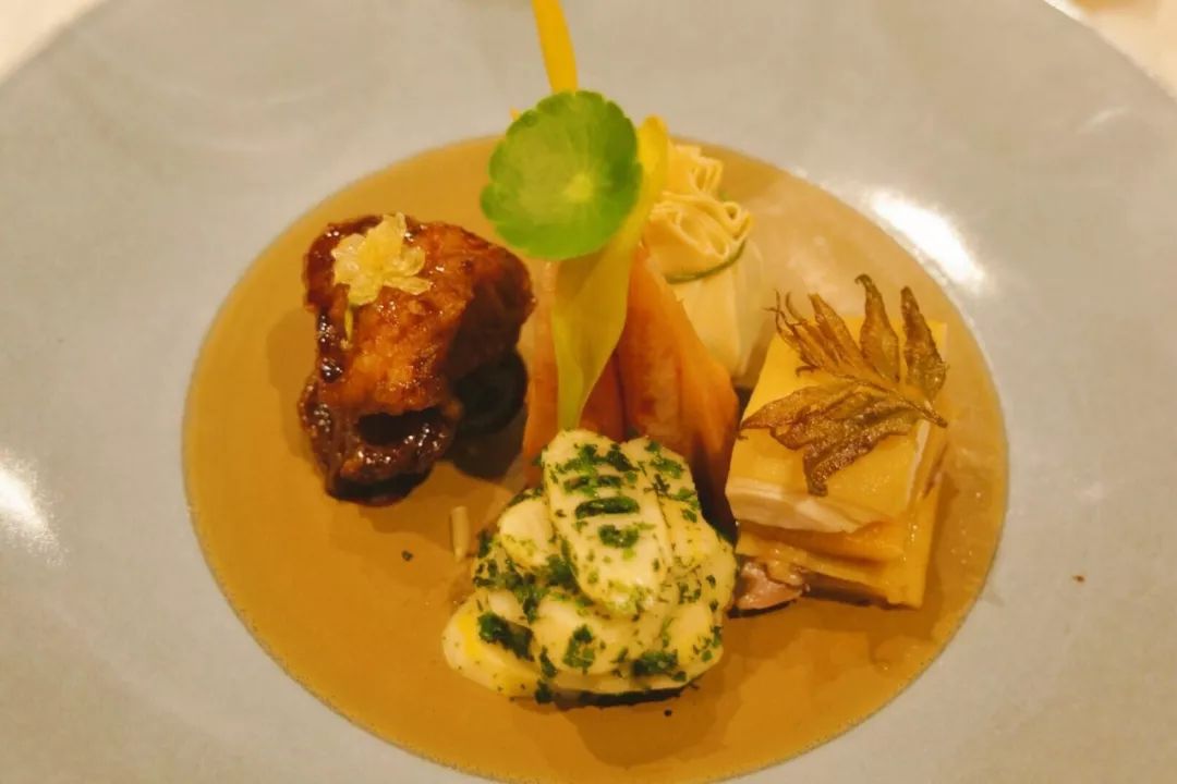 一向以“好吃”出名的凯悦,这次带我把人间三月的春天都吃进了嘴里