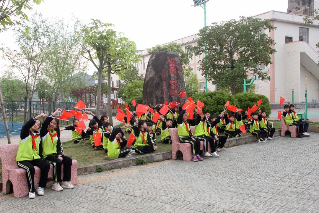 校园里的超燃时刻,校园毕业唱歌快闪惊艳全场