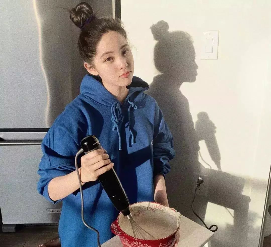 秋冬流行卫衣这么穿超时髦,这些卫衣穿搭好看显瘦更时髦