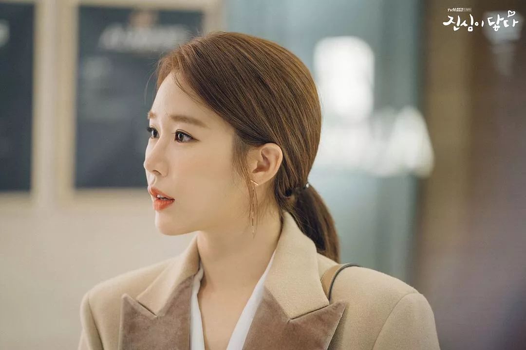 底妆斑驳用什么粉底液,为什么粉底上完脸上还是脏脏的