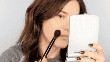 底妆斑驳用什么粉底液,为什么粉底上完脸上还是脏脏的