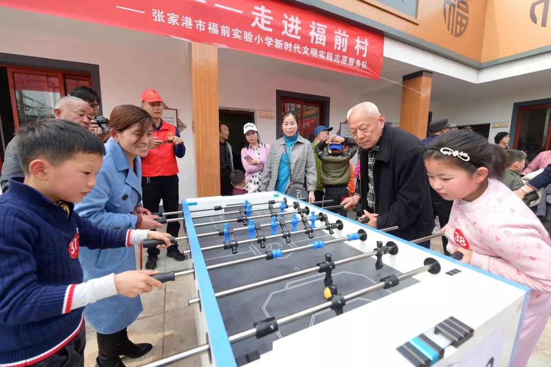 【潮】究竟什么事，让福前的爷爷奶奶们从牌桌上起来了？！