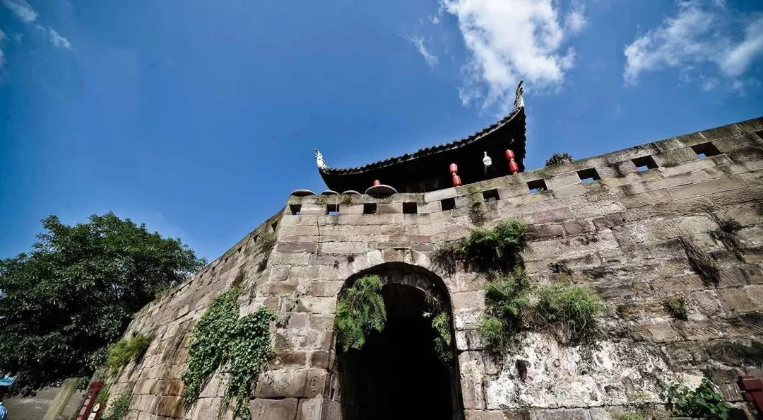 重庆到万灵古镇怎么坐车最快,重庆至荣昌万灵古镇怎么坐车