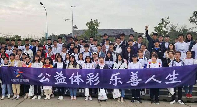 百名大学生争先恐后涌进体彩店，为了“打卡”？！