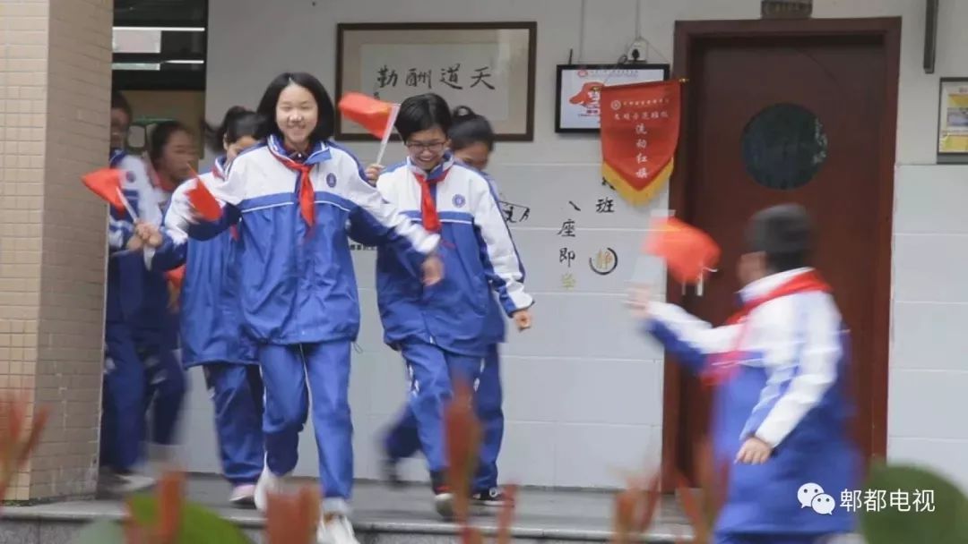 礼赞伟大祖国快闪视频,致敬祖国快闪的视频