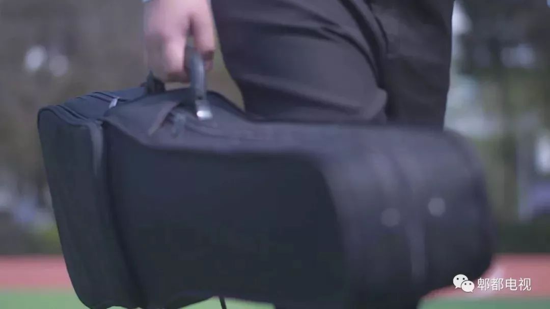 致敬祖国快闪的视频,最感人成都快闪我和我的祖国