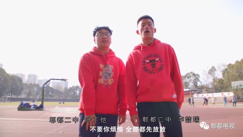 致敬祖国快闪的视频,最感人成都快闪我和我的祖国