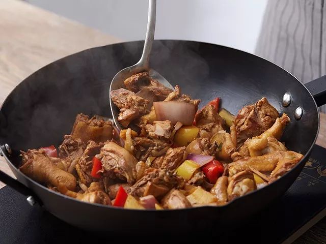 女生能颠起来的铁锅推荐,能颠勺的铁锅