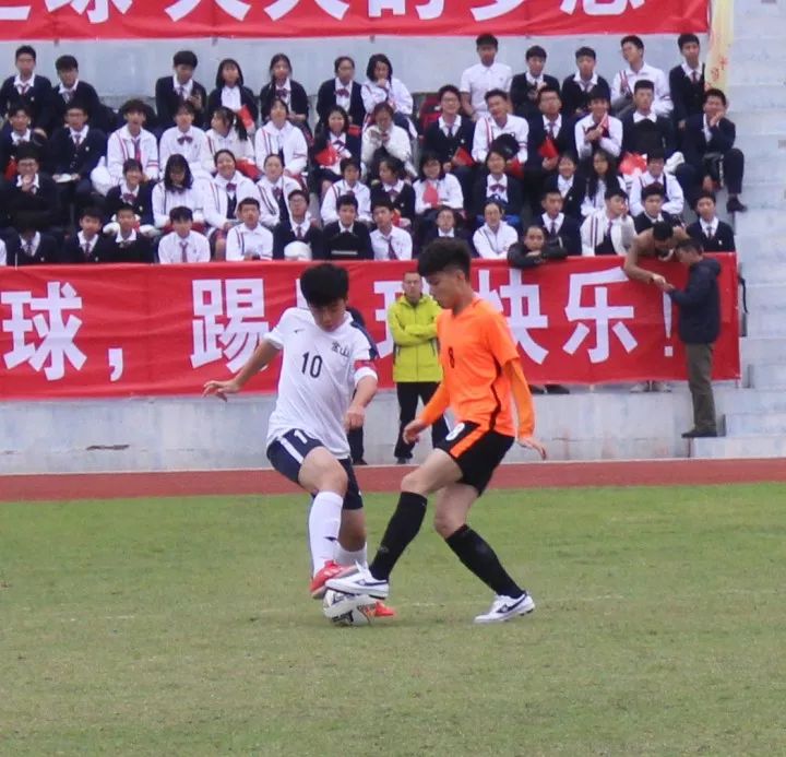 全省青少年足球联赛落下帷幕,市青少年足球比赛开赛