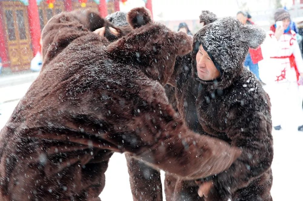 【丝路名城甜美哈密】憨态可掬、亦庄亦谐的“熊舞”,快来为这项哈萨克族民间舞蹈点赞吧!