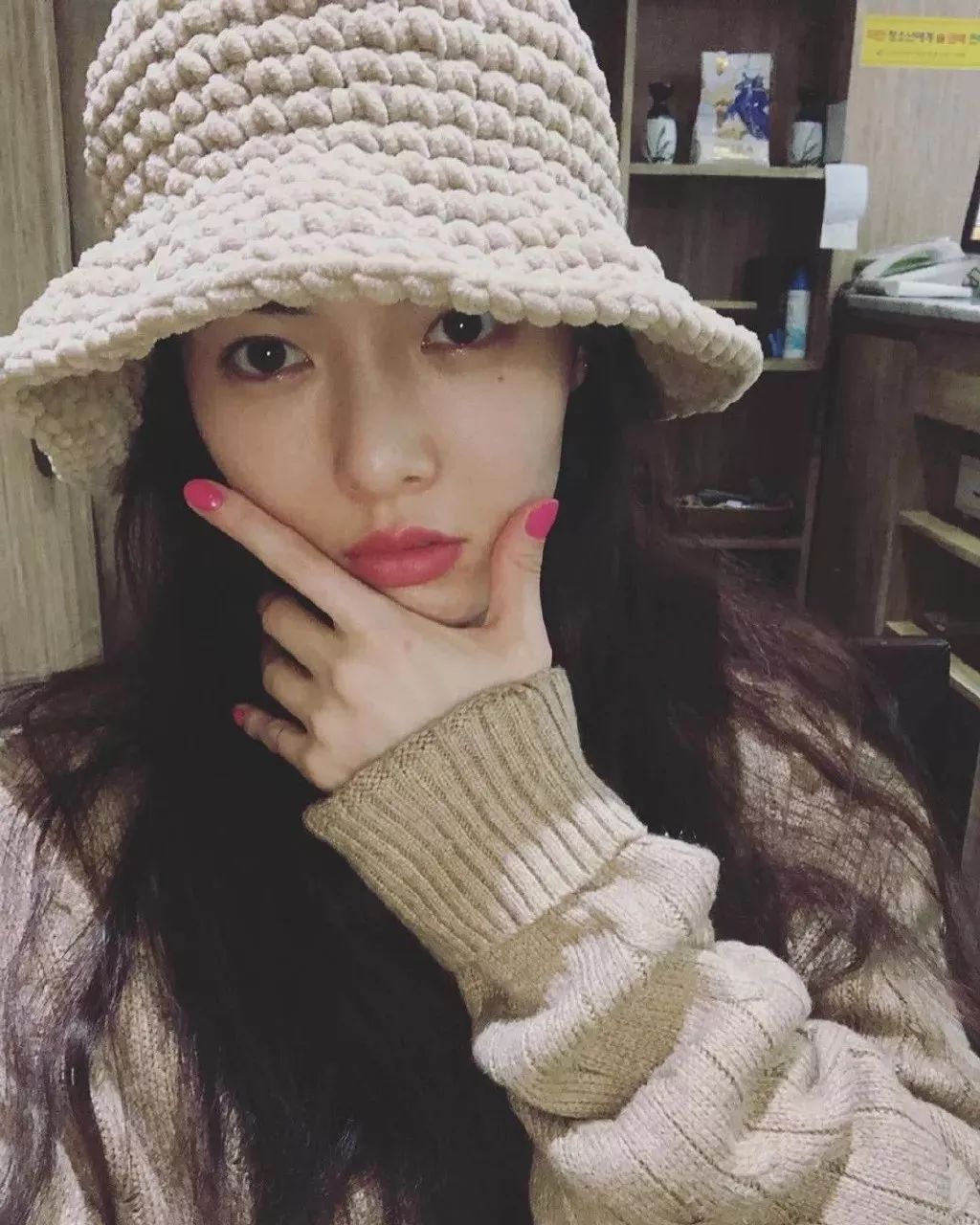 公布恋情被公司开除背假香奈儿都能带货说她是“人间毒药”我服!