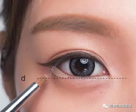 温柔又元气的杏粉色妆容,粉色系光泽感妆容