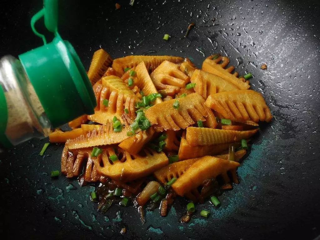 这道家常菜5分钟搞定,26岁男子吃了一道菜吐血