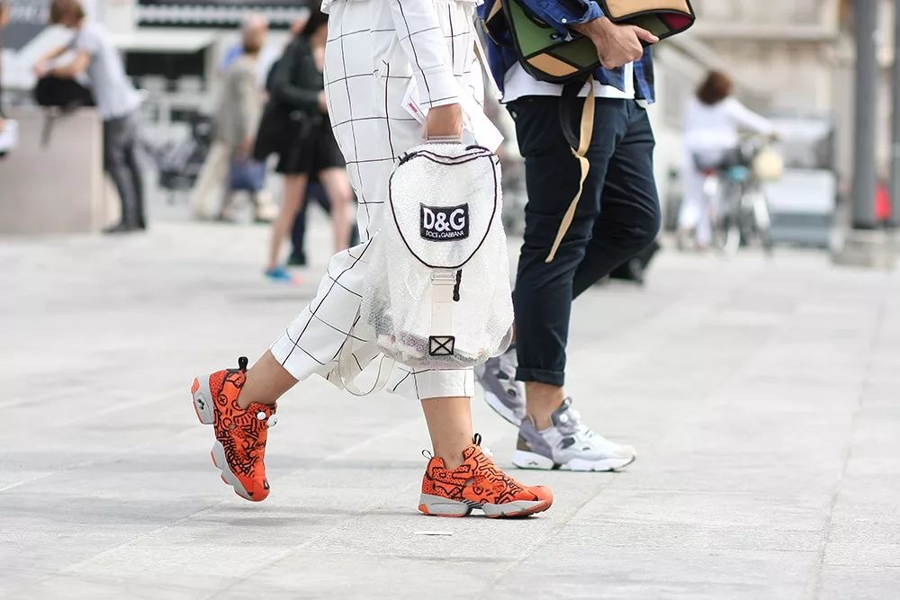 权志龙在成龙演唱会上的视频,成龙和权志龙谁名气最大