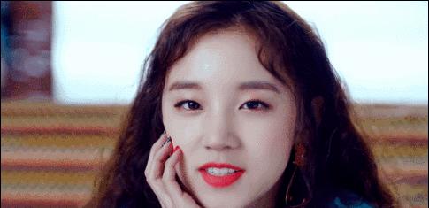 泫雅孔雪儿关晓彤,关晓彤和泫雅撞衫