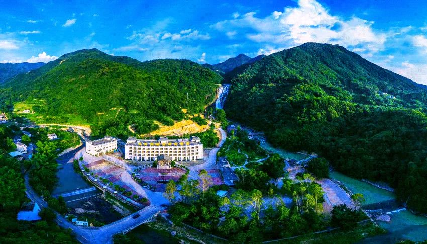 只要¥488元，珠光御景温泉美食酒店随你浪！温泉SPA+自助餐+精美下午茶+龙归寨门票~周末通用！