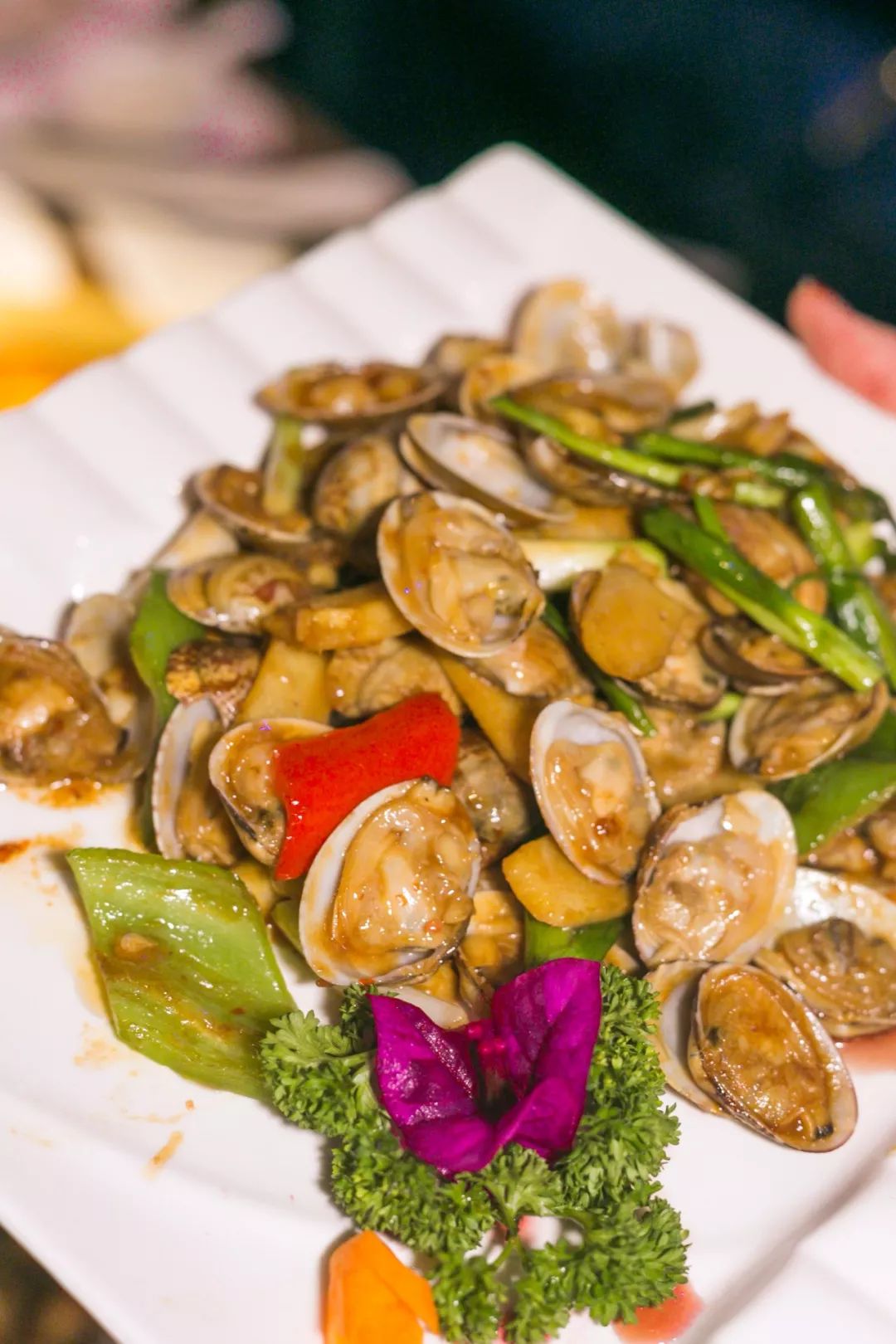 4折从四川吃到广东！我左手拿麦，右手啤酒，在这个“千面餐厅”里嗨到凌晨？