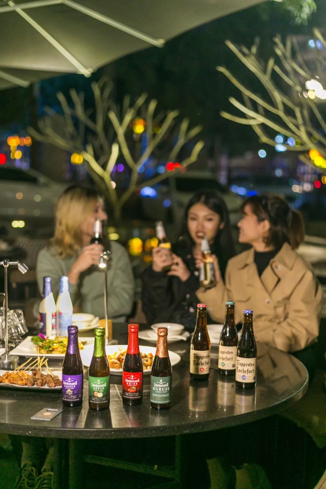 4折从四川吃到广东！我左手拿麦，右手啤酒，在这个“千面餐厅”里嗨到凌晨？