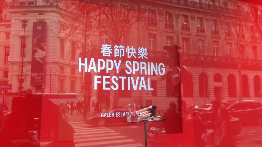 国内奢侈品集体降价，你会选择在家门口买包包吗？