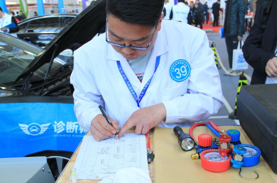 奔驰v级mpv如何启动,2017款奔驰空调怎么关闭