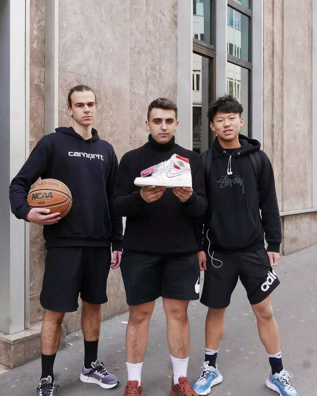 看别人穿名牌心理自卑,看别人穿的鞋多贵