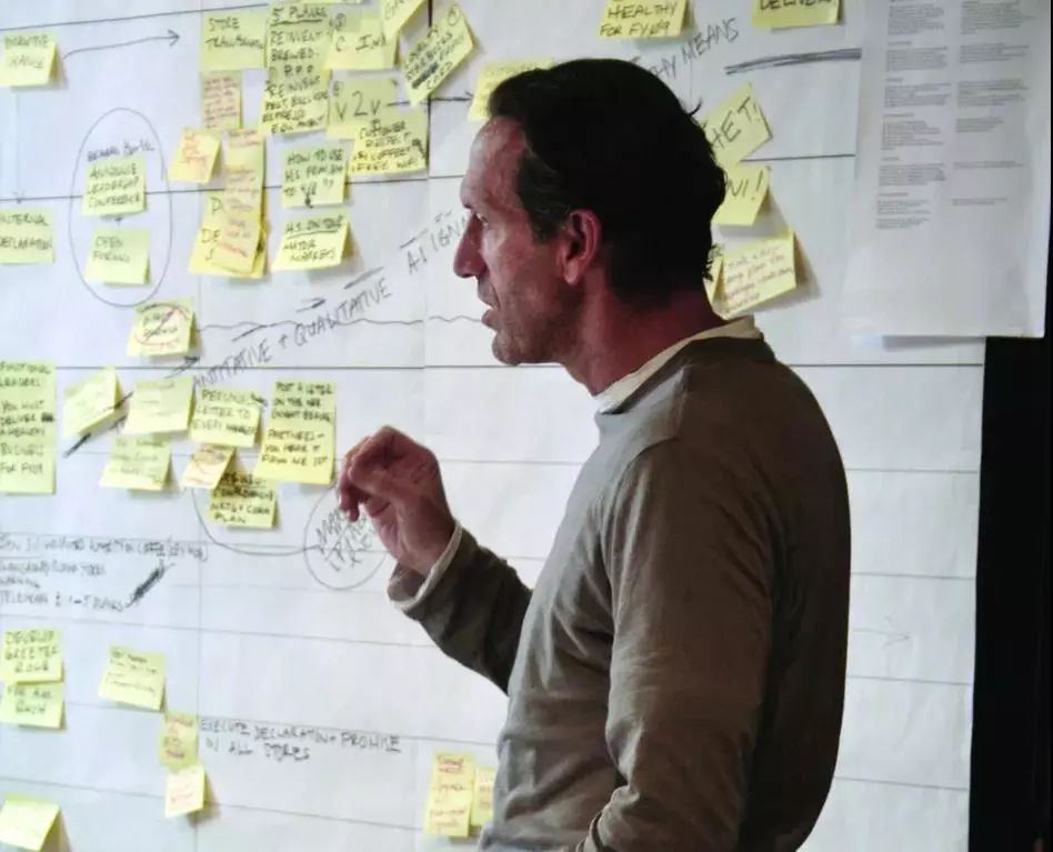 从*血卖**男孩到6000亿商业帝国，他却只想扳倒特朗普？