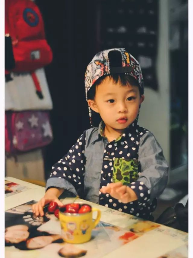 前国门安琦家的樱桃又来啦！为了孩子，他用守护球门的双手，种出了汁多甘甜的超好吃樱桃