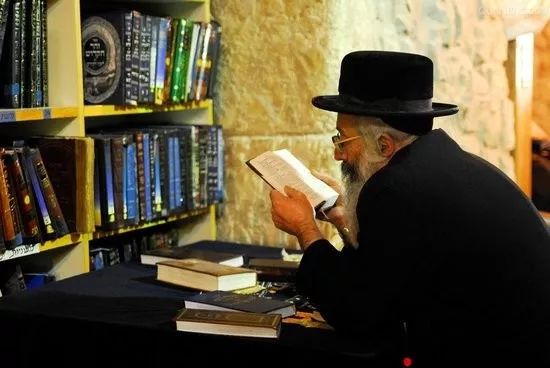 上夜班不可思议的故事,每日励志小故事晚上