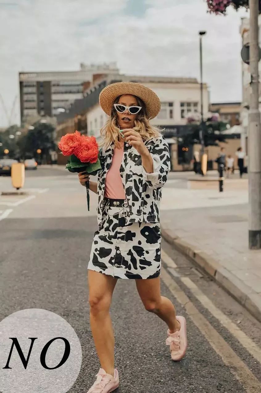 豹纹OUT，下一个C位印花轮到奶牛纹上场！