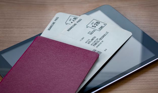 帮老赖买飞机票属于什么案件,帮老赖买高铁票被判5年