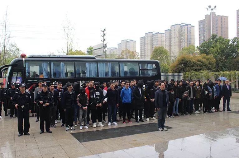 在线玩游戏，微信群赢红包，24万人中了这个局……