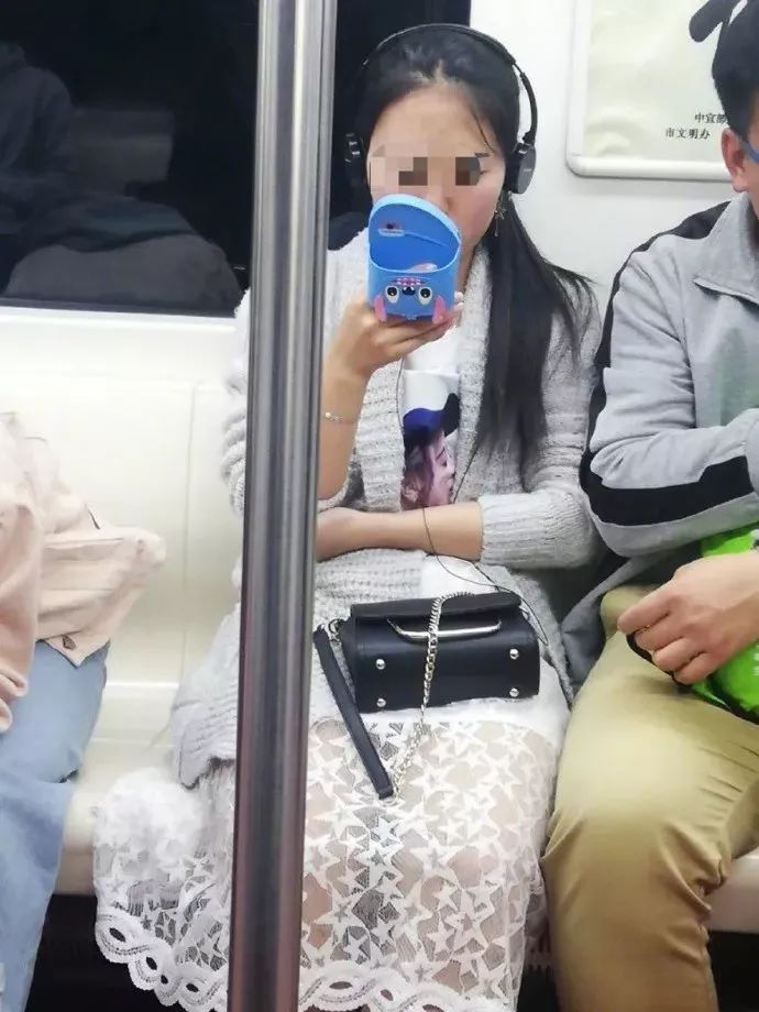 一周内奇闻趣事,一周趣事250字