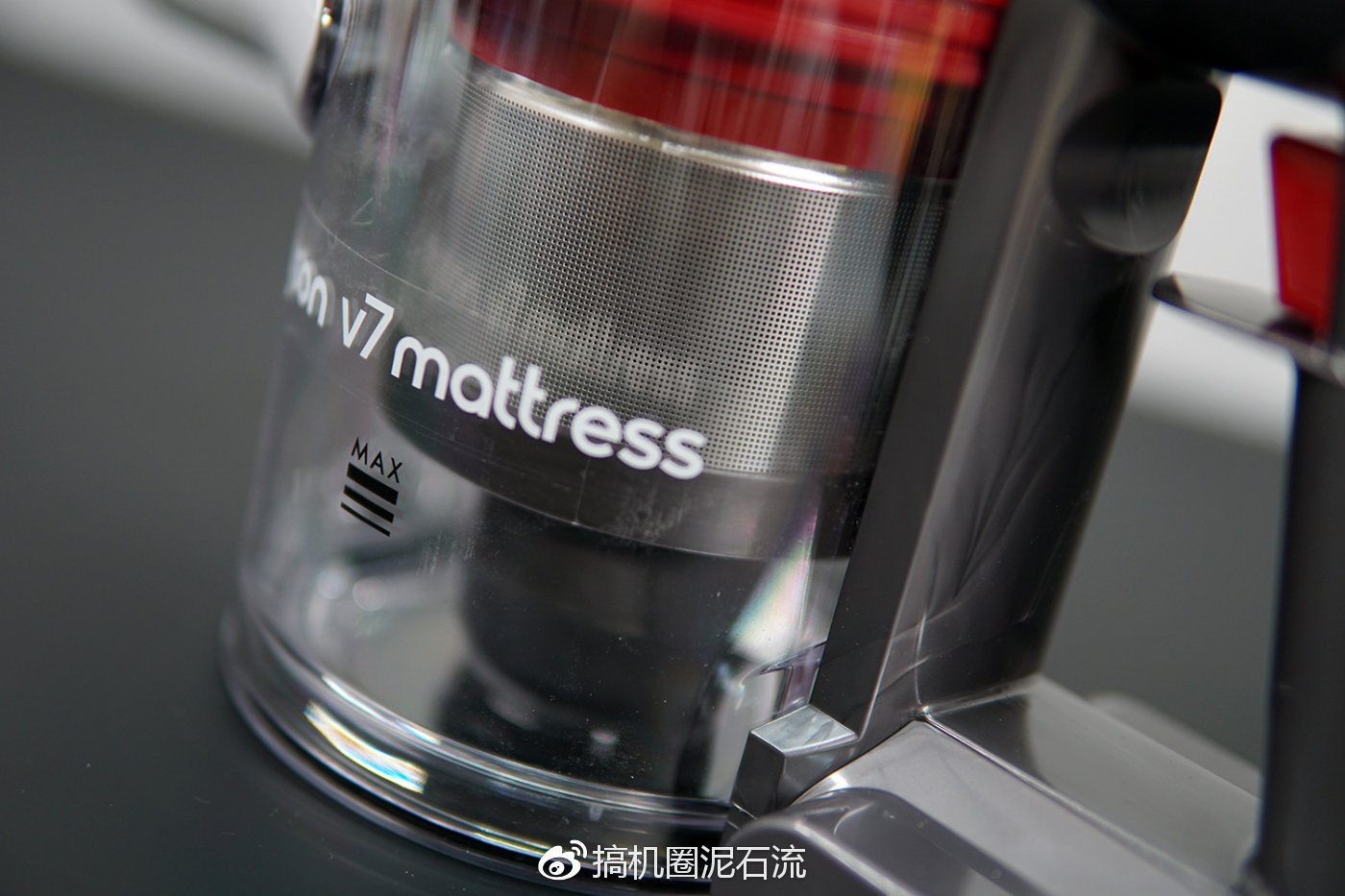 戴森除螨仪手持吸尘器评测,戴森吸螨仪v7清洗视频