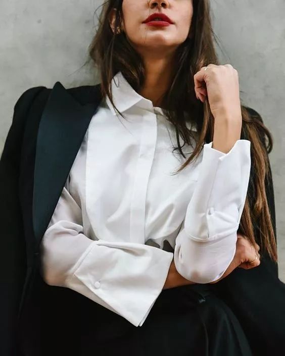 衣服发黄用什么漂白剂比较好,用漂白剂把白色衣服漂黄了怎么办