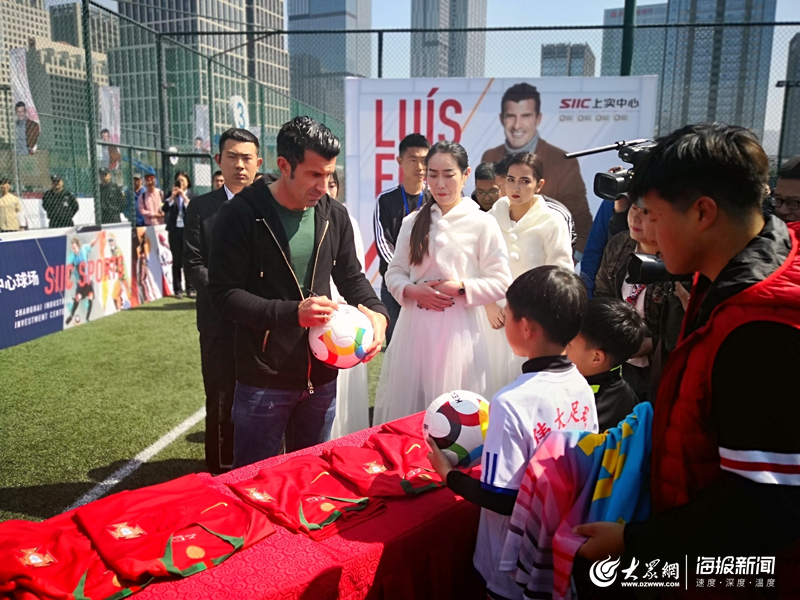 足球巨星菲戈综艺节目,足球球星菲戈