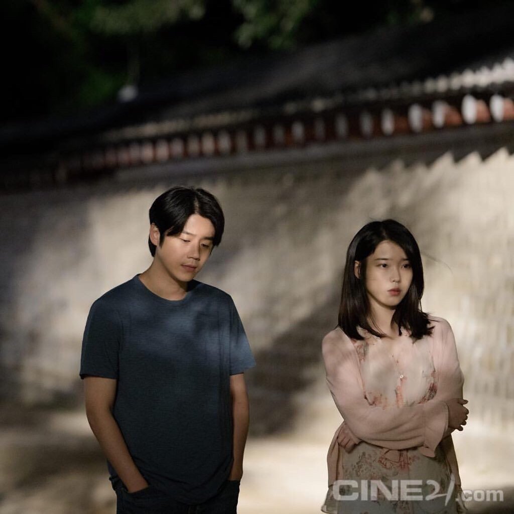 iu新闻,iu新闻发布会唱歌