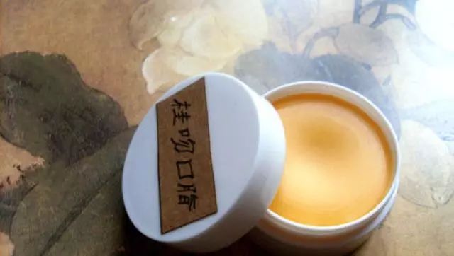 你每抹一次口红，就是在亲吻上万只昆虫尸体？！