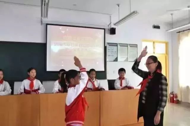 中国少年先锋队礼仪,少年先锋队礼仪规范手抄报