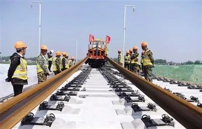 4月18日每天3分钟尽览天下事(郑州一批地铁站名公示,向您征建议/郑阜高铁年底通车,郑州2小时可达合肥)