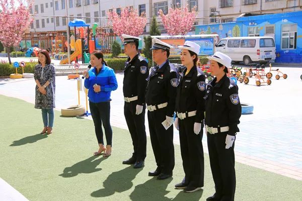 小学生交警手势操口令版镜面,小交警手势操