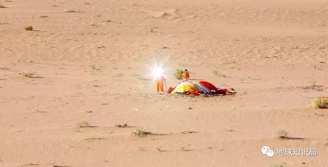 宇航员不小心掉进太空中,宇航员工作时不小心摔下太空