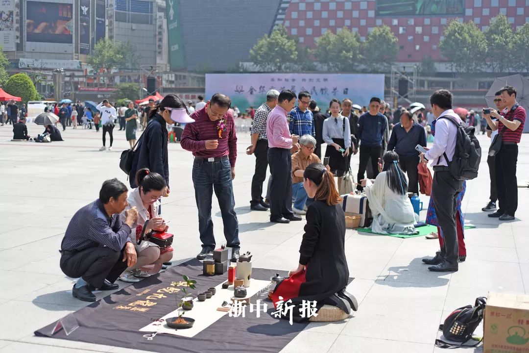 来杯谷雨茶？爱喝茶的小姐姐颜值都不低哟！