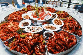 千斤龙虾山、10米巨型火锅，还有百人披萨挑战赛等你来战！这个五一让你嗨玩个够！