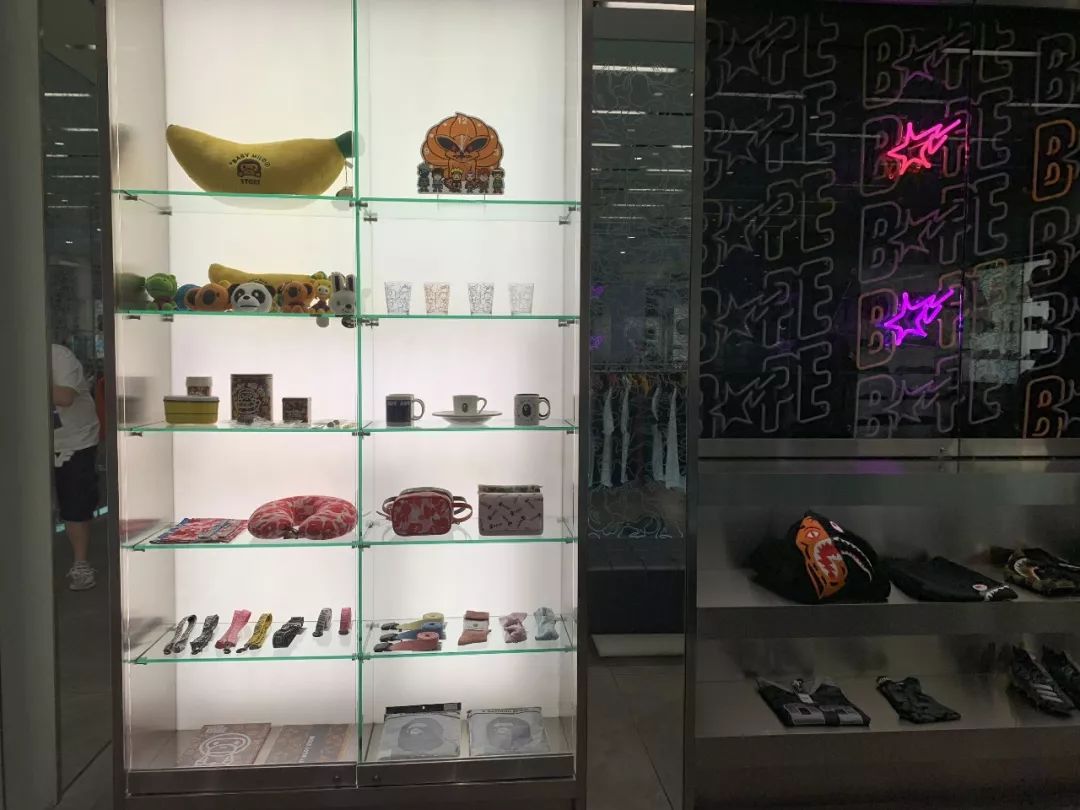 泰国最大球鞋店,泰国曼谷球鞋实体店