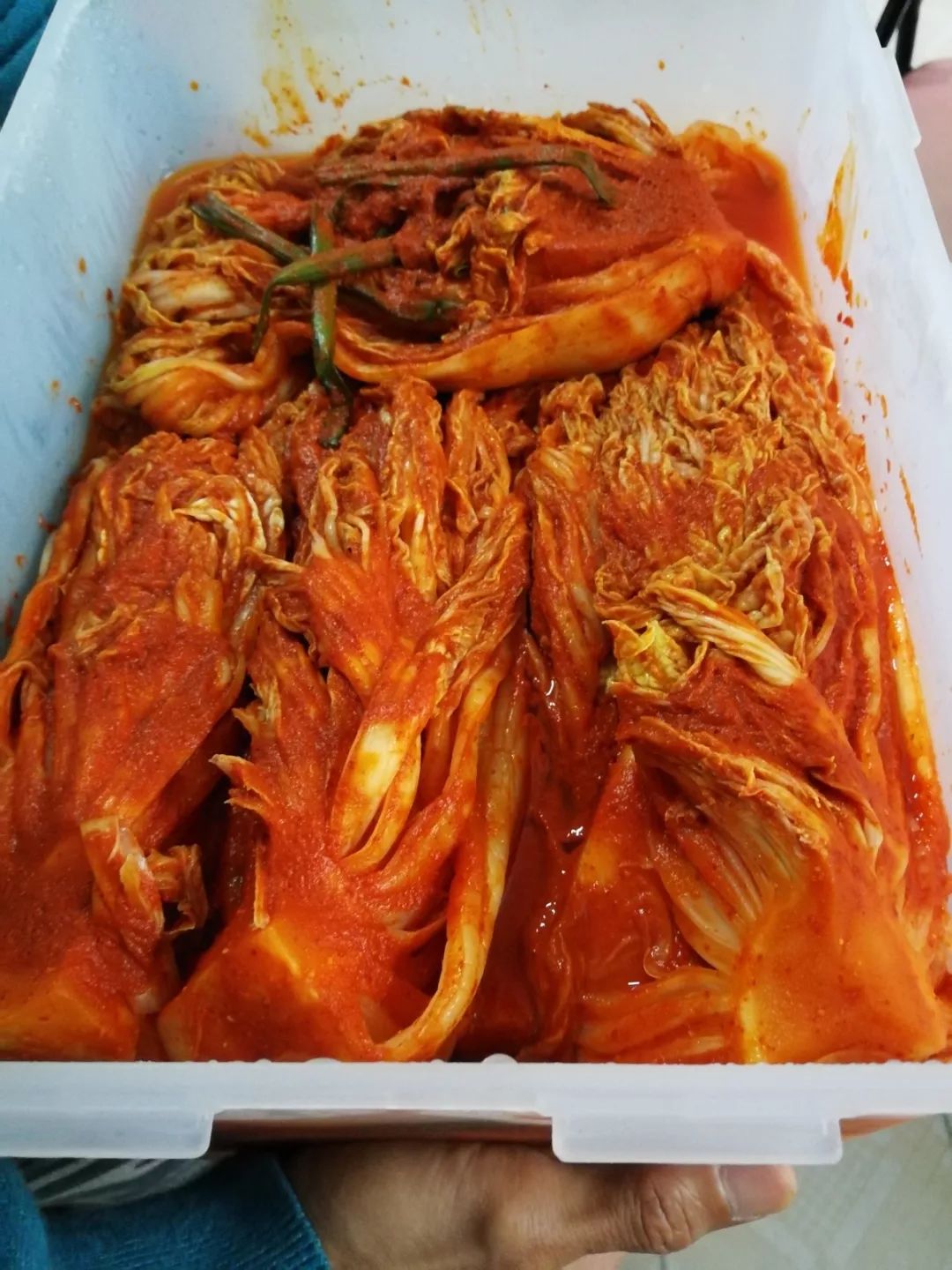 她连续三年，走遍大半个韩国学习传统泡菜，改良后的泡菜，要排单一个星期以上才能买到！